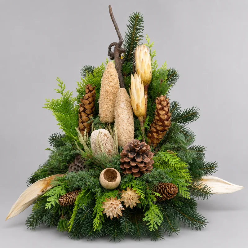 Allerheiligen-Gesteck Merope - Hoch aufgebaut in Creme und Naturbraun
