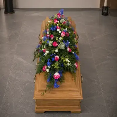 Sargbukett Deneb - Rosa, Blau